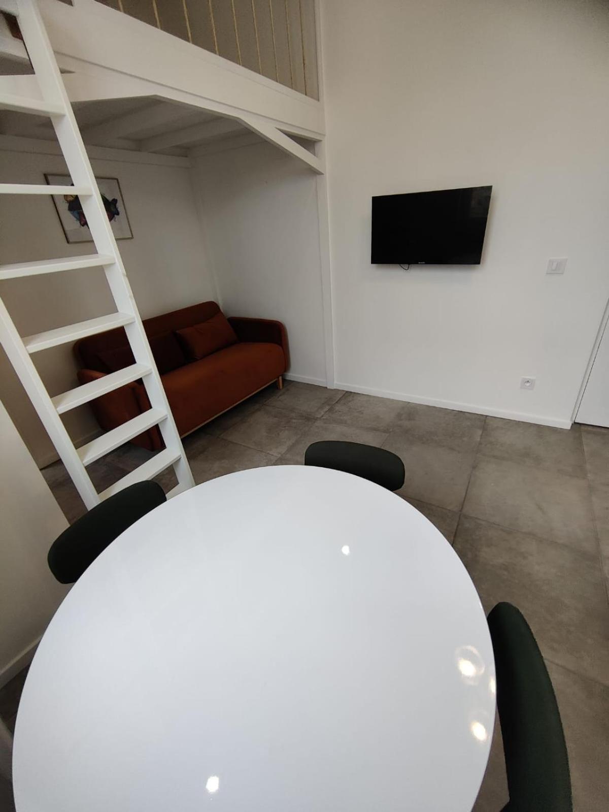 Vénissieux Loft Chic Avec Mezzanine Contemporaine 아파트 외부 사진